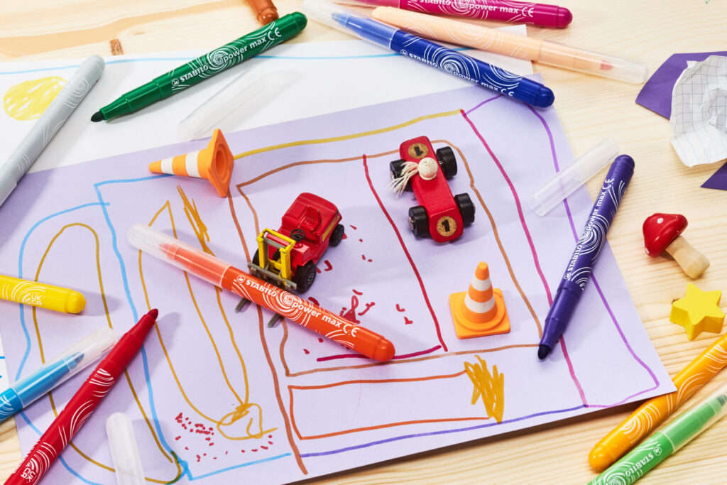 Packung mit 18 STABILO Power Farbstiften mit mittlerer Spitze