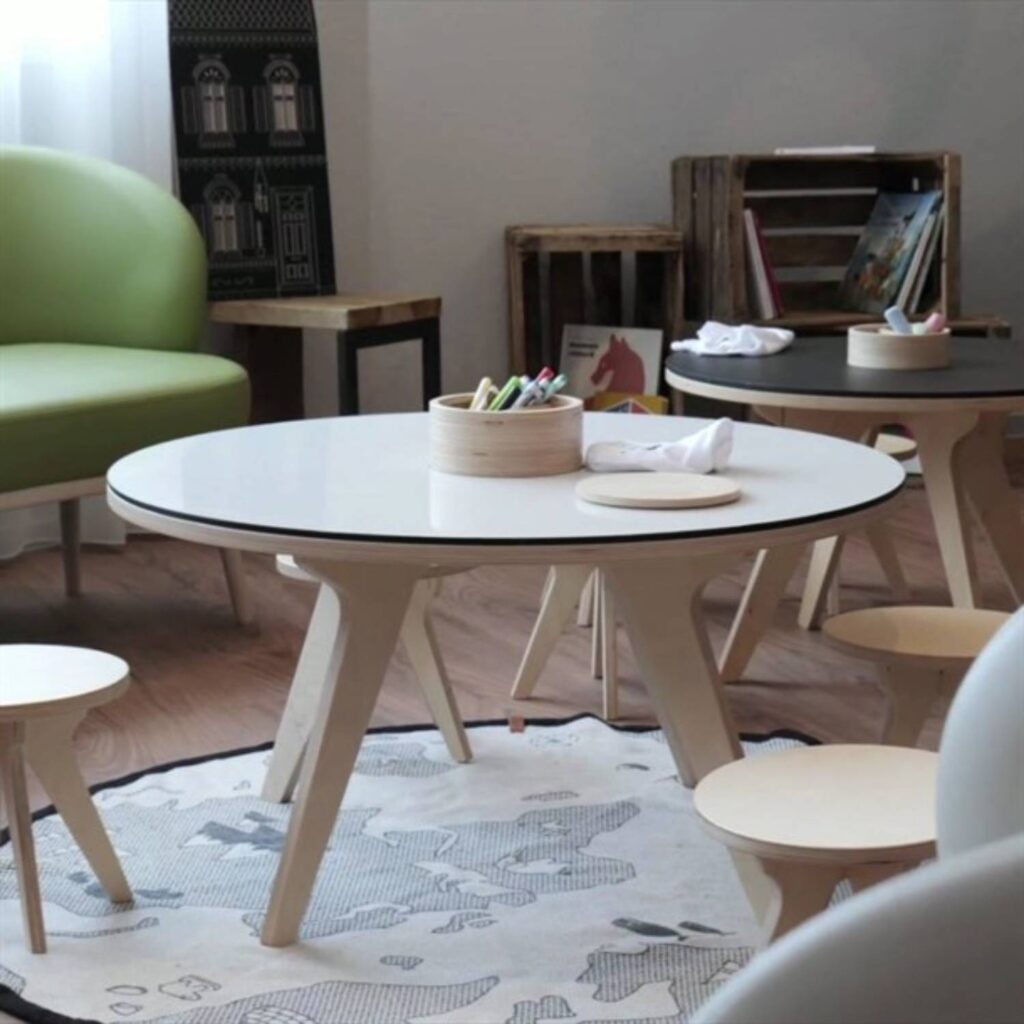 Drawin'table® XXL – Kinderzeichentisch aus Naturholz (Ø 90 cm)