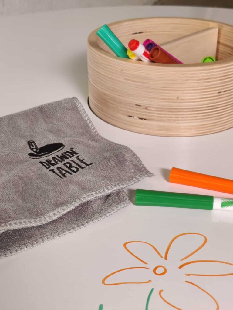 Stiftehalter aus Holz und recyceltem Kunststoff