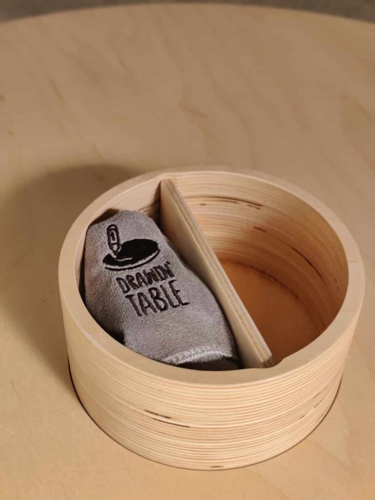 Stiftehalter aus Holz und recyceltem Kunststoff