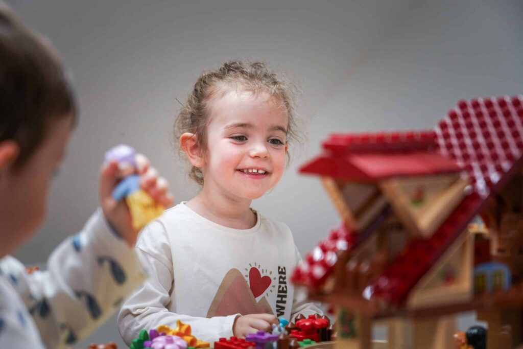 Play &amp; Build MINI – LEGO®* kompatible Basis für Kinder von 5 bis 10 Jahren