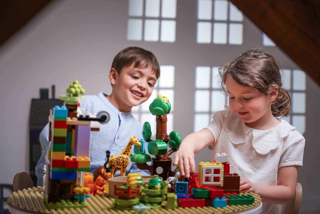 Play &amp; Build MINI – LEGO®* kompatible Basis für Kinder von 5 bis 10 Jahren