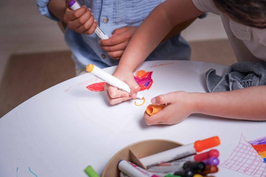 Zeichentafel – Abwischbare Tafel für den Kindertisch