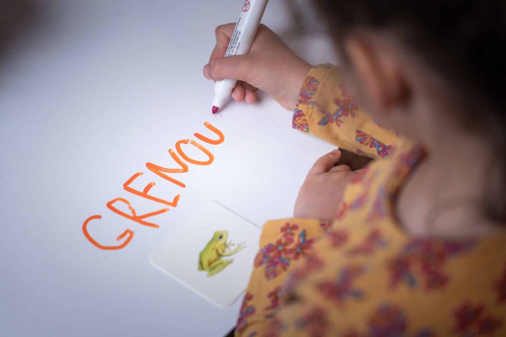 Zeichentafel – Abwischbare Tafel für den Kindertisch
