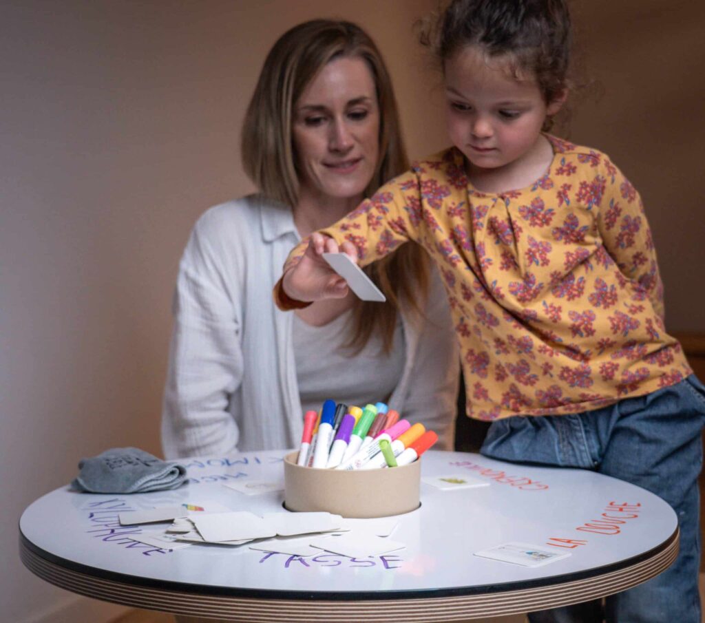 Zeichentafel – Abwischbare Tafel für den Kindertisch
