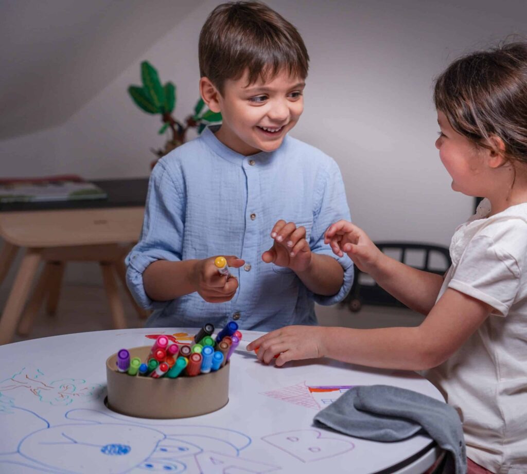 Zeichentafel – Abwischbare Tafel für den Kindertisch