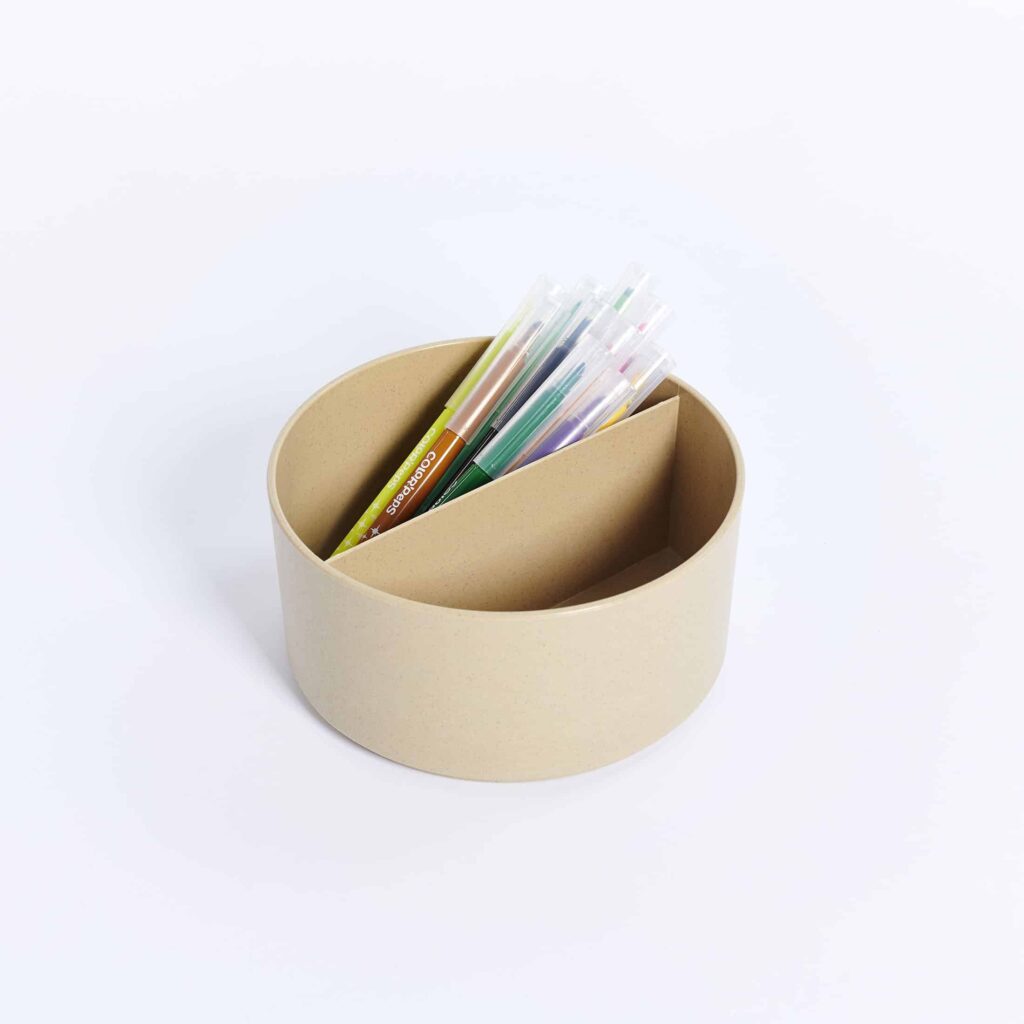 Stiftehalter aus Holz und recyceltem Kunststoff