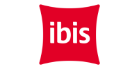 Logo de l'hôtel Ibis rouge sur fond blanc.